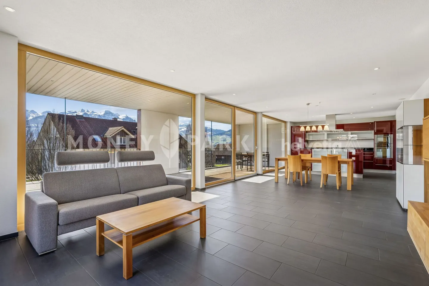 Appartement 4.5 pièces avec un impressionnant espace extérieur et panorama sur les montagnes - Photo 3 sur 13