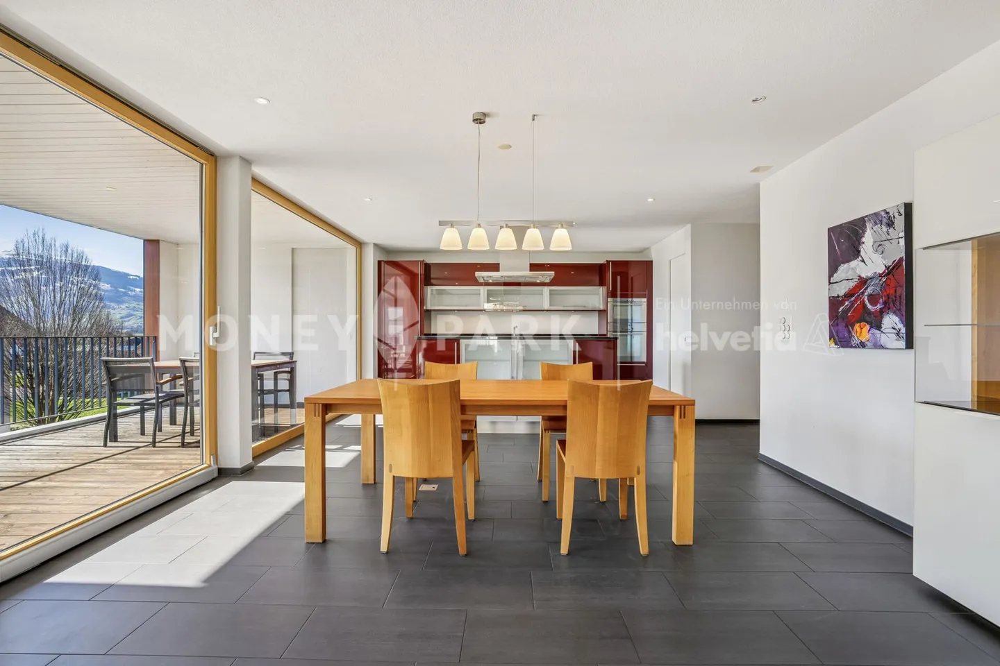 Appartement 4.5 pièces avec un impressionnant espace extérieur et panorama sur les montagnes - Photo 4 sur 13