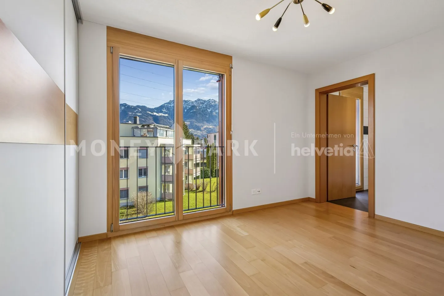 Appartement 4.5 pièces avec un impressionnant espace extérieur et panorama sur les montagnes - Photo 8 sur 13