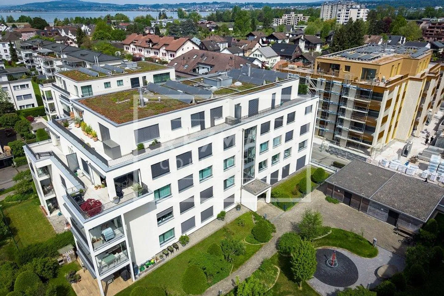 Appartement moderne de 5,5 pièces dans un emplacement privilégié - Vie élégante au standard Minergie / Lachen SZ - Photo 10 sur 13