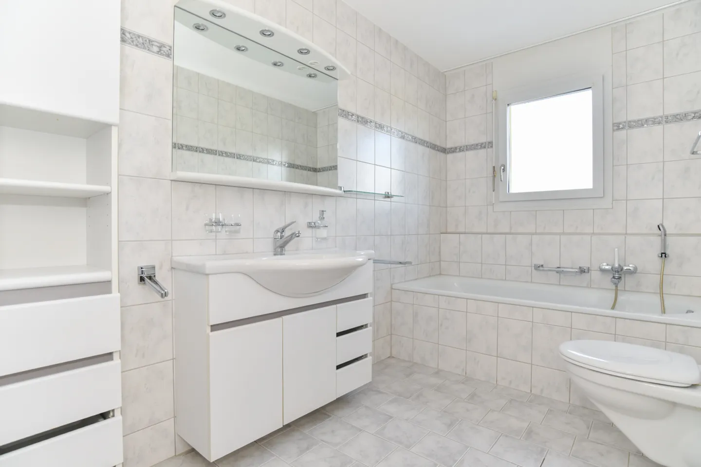 Trasferirsi e godere: Appartamento ben curato con balcone e ascensore - Foto 10 di 13