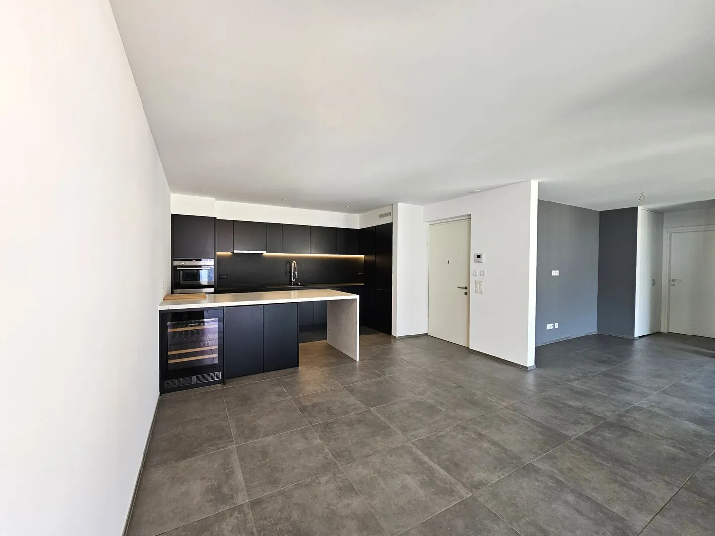 Modernes Apartment mit Terrasse - Foto 3 von 13