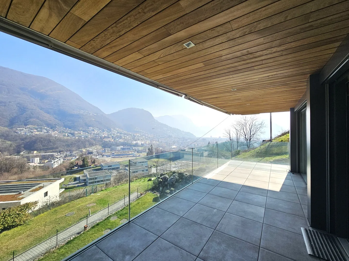 Modernes Apartment mit Terrasse - Foto 1 von 13