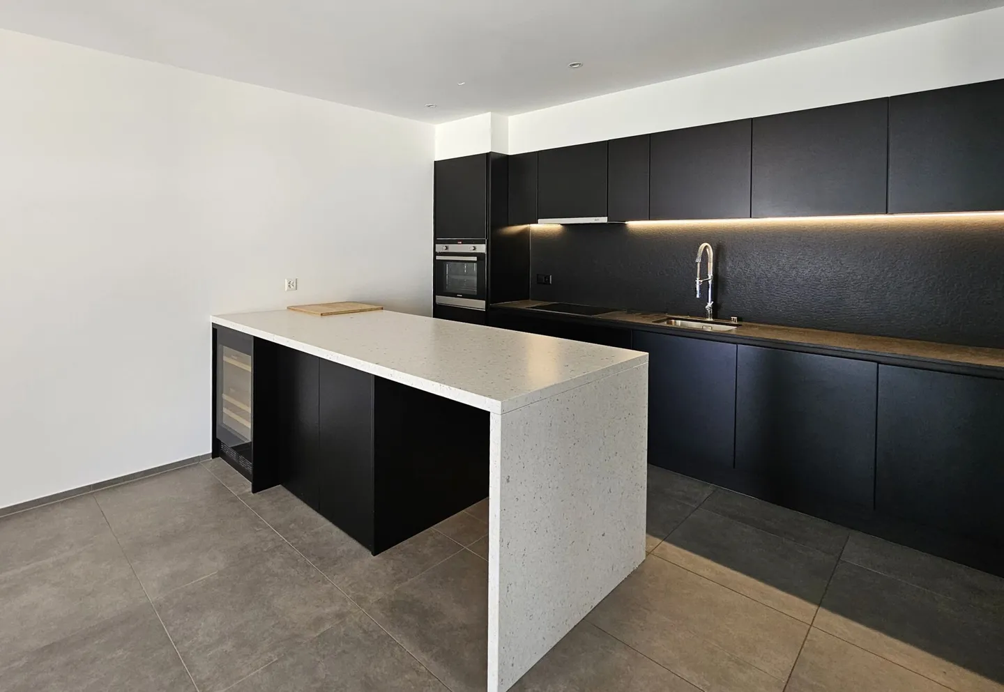 Modernes Apartment mit Terrasse - Foto 4 von 13