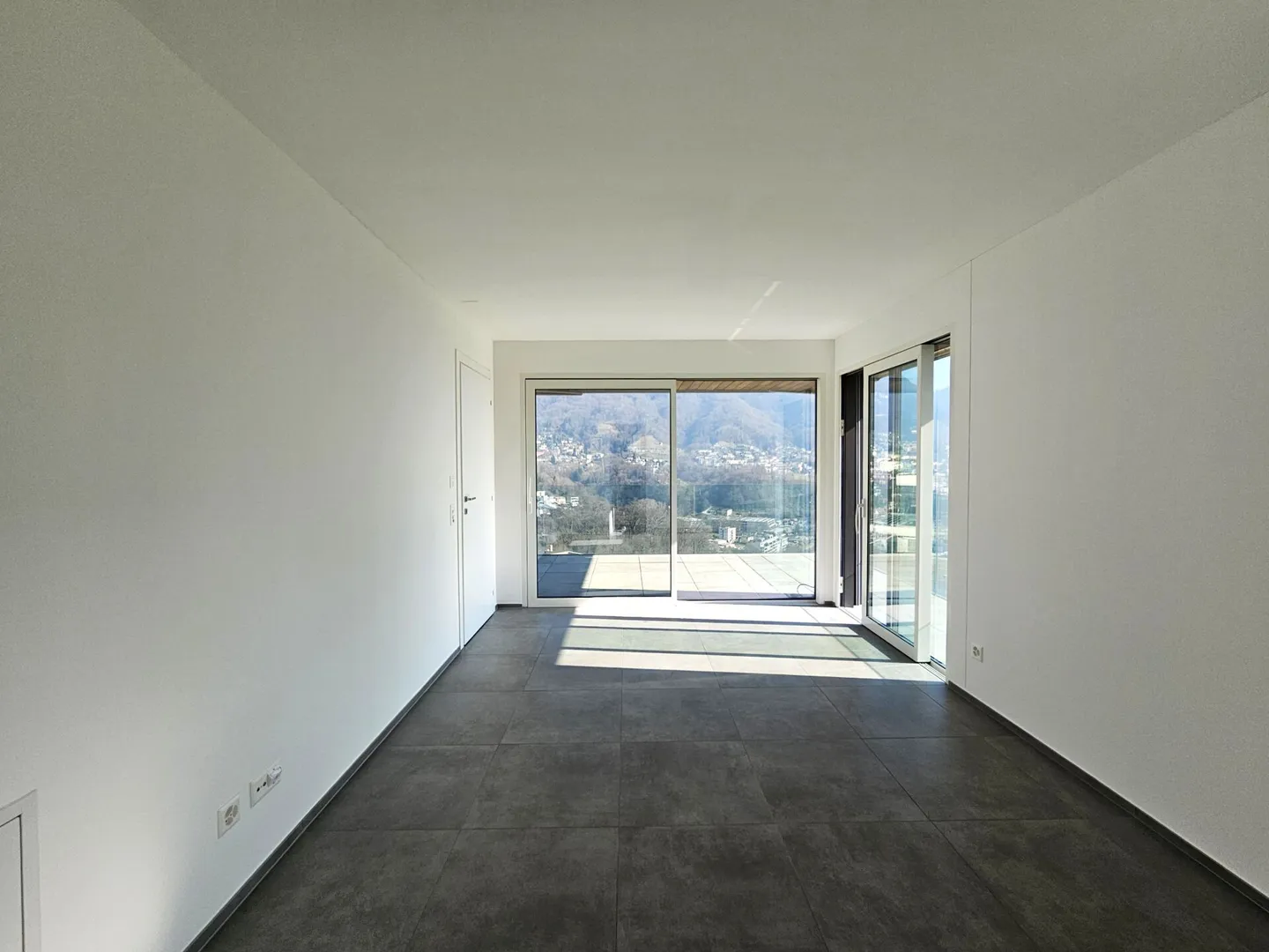 Modernes Apartment mit Terrasse - Foto 7 von 13