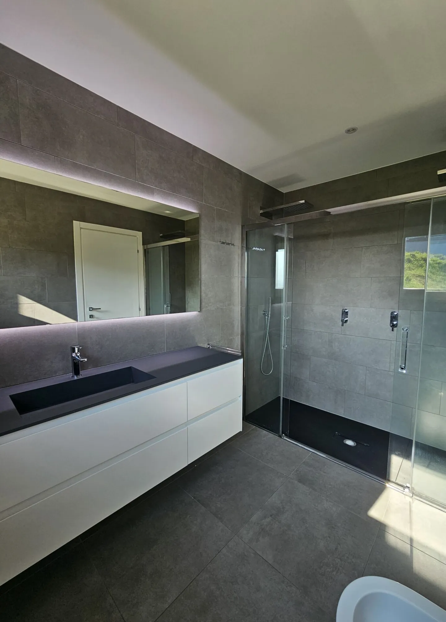 Modernes Apartment mit Terrasse - Foto 8 von 13