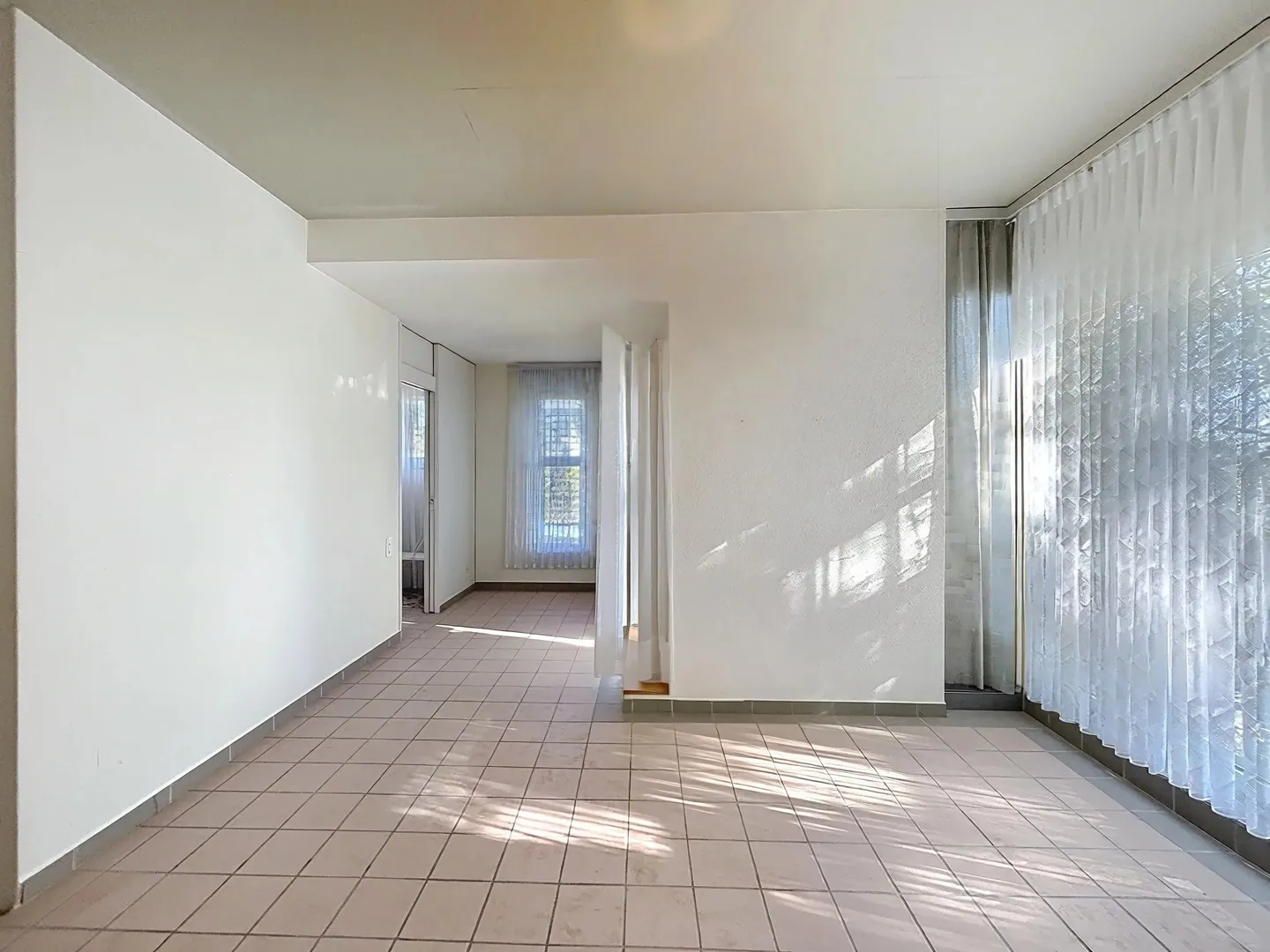 Individual villa in the heights of Neuchâtel, lake and Alps view - Photo 5 of 11
