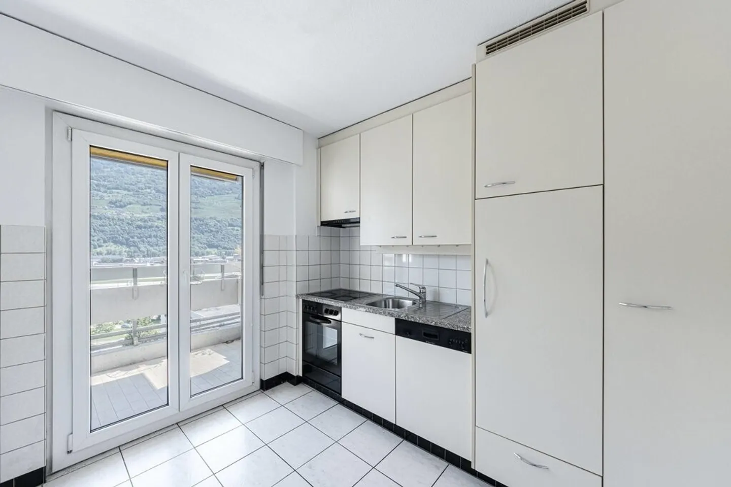 To seize! Charming apartment in a residential area in Sion! - Photo 3 of 6