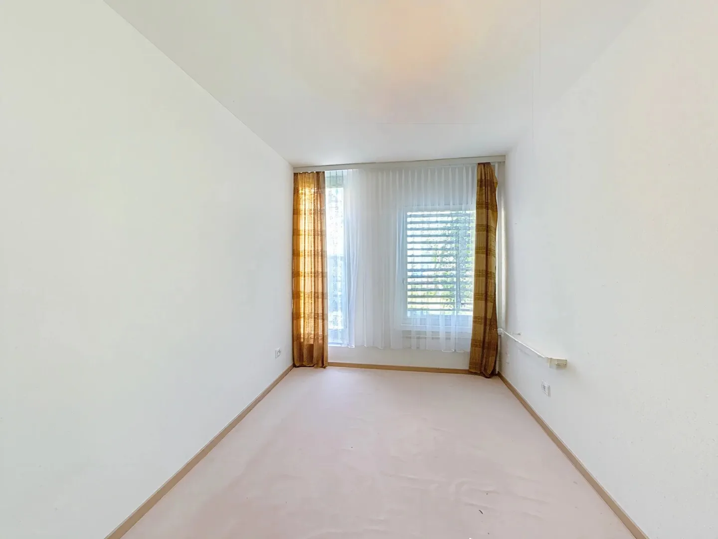 Individual villa in the heights of Neuchâtel, lake and Alps view - Photo 9 of 11