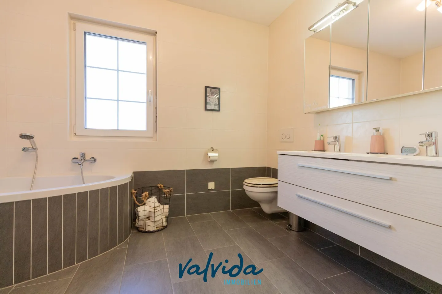 Newly built single-family house in a sunny and quiet location in Niedergampel - Photo 6 of 14