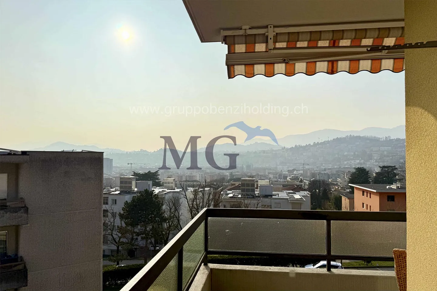 Appartamento con 3,5 stanze all'ultimo piano in zona residenziale - Foto 1 di 20