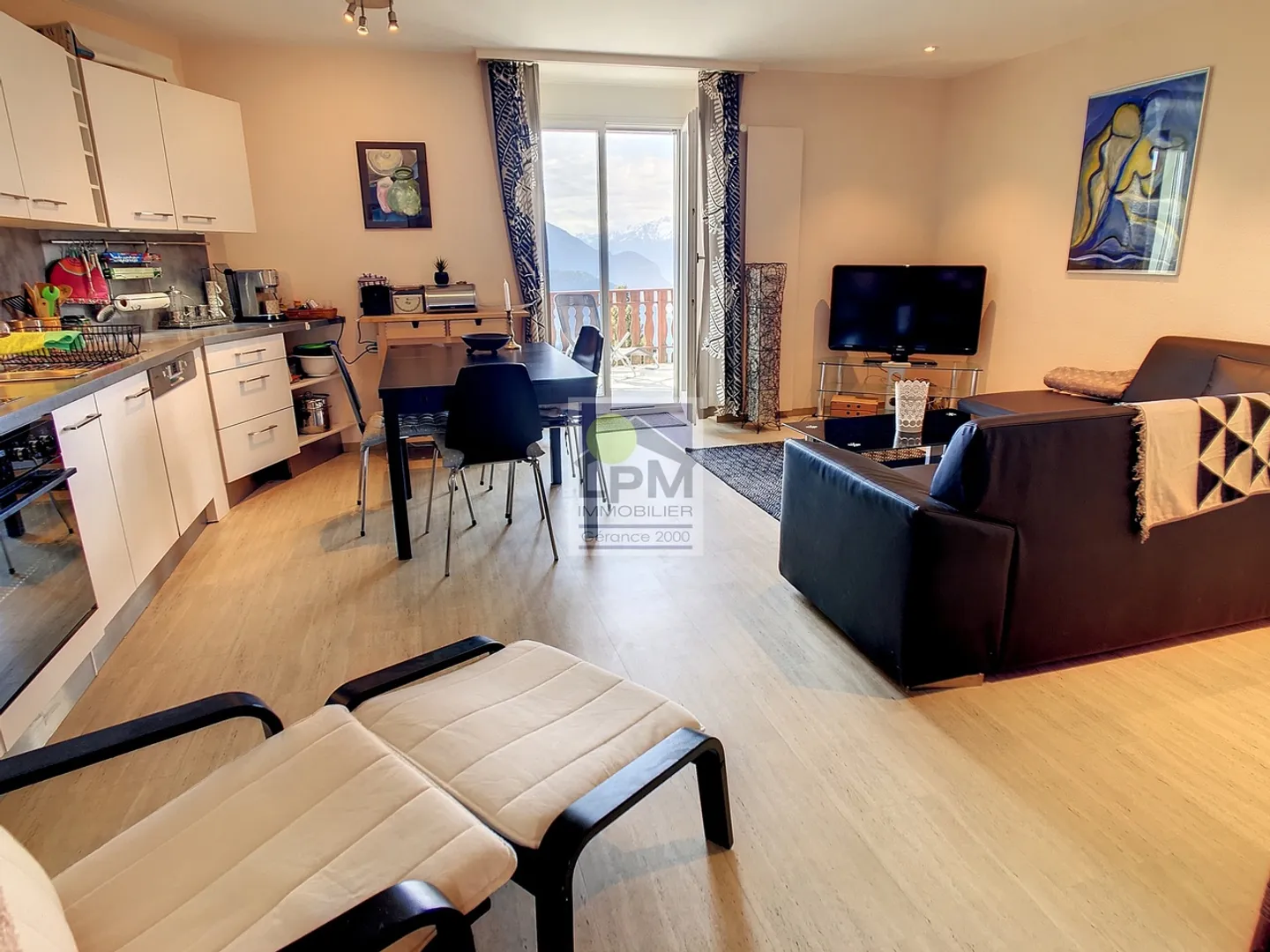 Magnificent 4.5 room apartment with balcony and breathtaking view and very large balcony! - Photo 1 of 14
