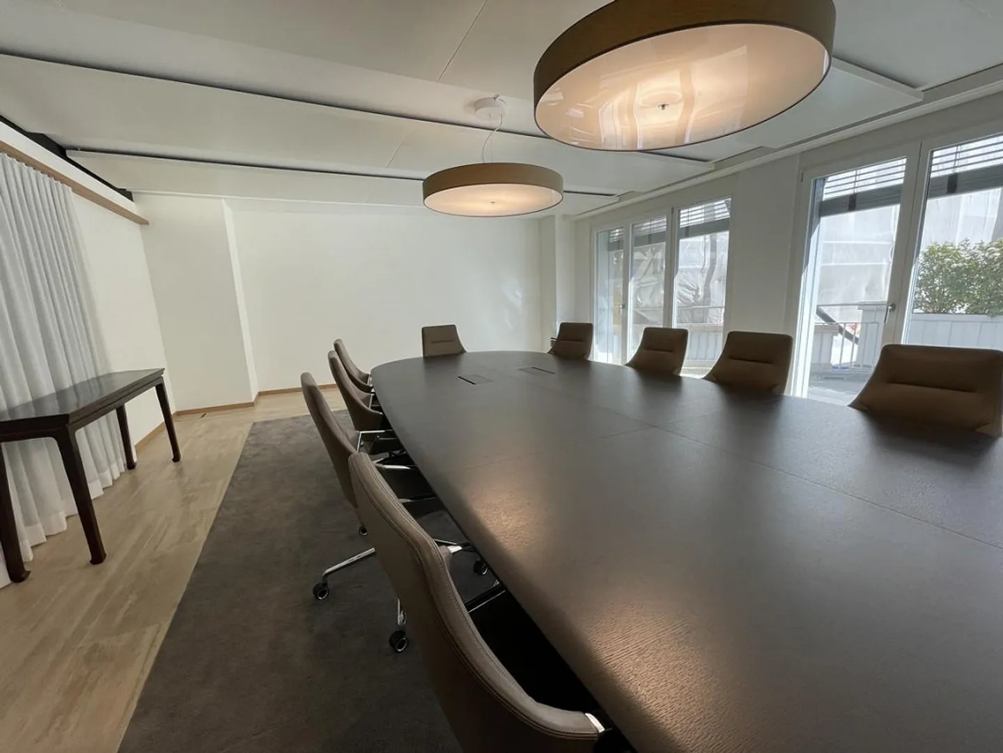 MODERN PRESTIGIOUS OFFICES - Photo 3 of 13