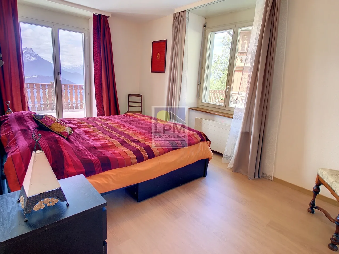 Magnificent 4.5 room apartment with balcony and breathtaking view and very large balcony! - Photo 4 of 14