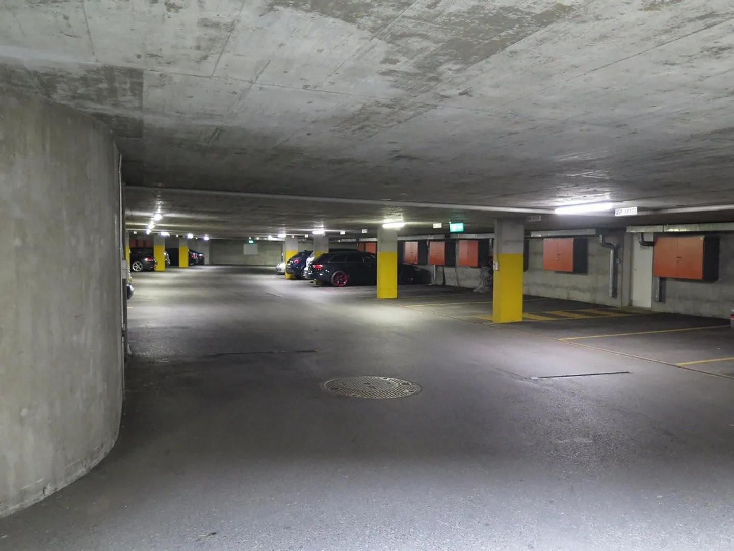 Underground parking space for rent - pleasant location - Photo 1 of 3