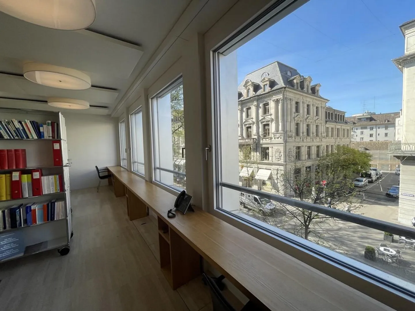 MODERN PRESTIGIOUS OFFICES - Photo 4 of 13