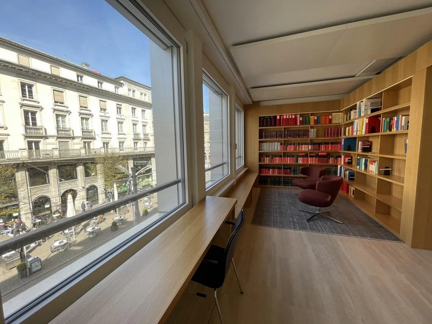 MODERN PRESTIGIOUS OFFICES - Photo 5 of 13