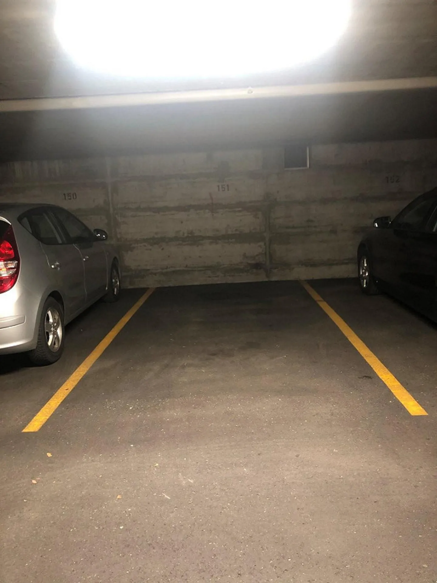 Underground parking space for rent - pleasant location - Photo 2 of 3