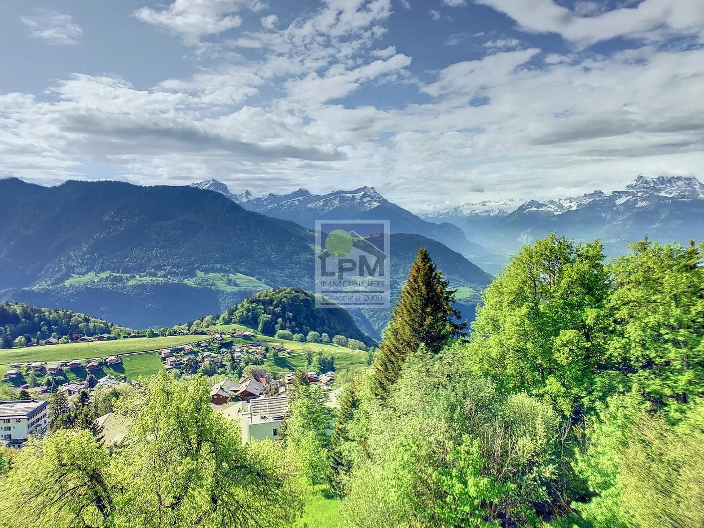 Magnificent 4.5 room apartment with balcony and breathtaking view and very large balcony! - Photo 11 of 14
