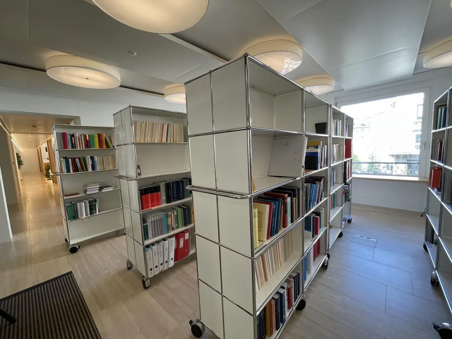 MODERN PRESTIGIOUS OFFICES - Photo 6 of 13