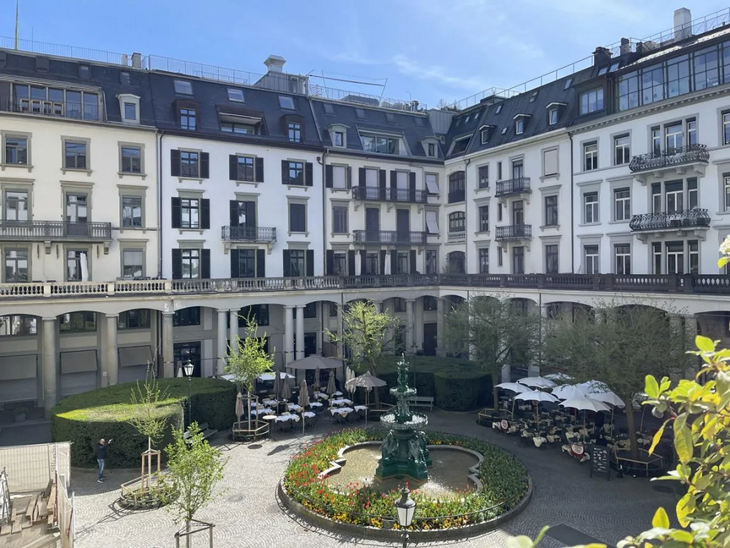 MODERN PRESTIGIOUS OFFICES - Photo 10 of 13