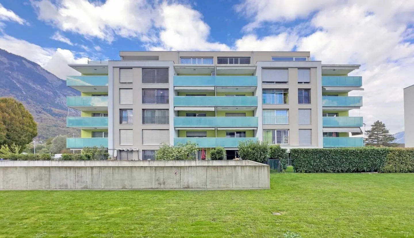 À louer place de parking extérieure n° 10. - Photo 2 sur 2