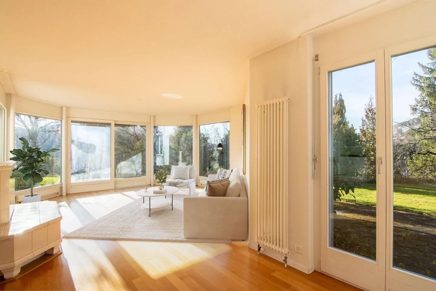 Spacious 6-Room Double Family House with Country House Character and Sunny Garden in Quiet Location near Bern. - Photo 4 of 32