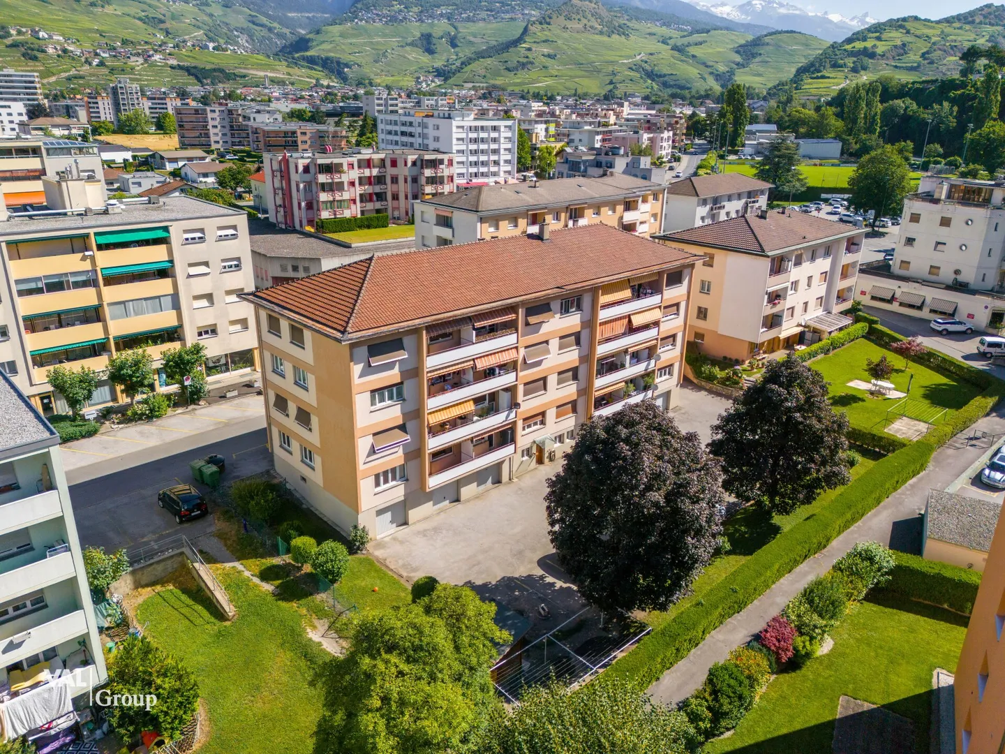 Opportunité Unique de Rénovation à Conthey - Photo 1 sur 10