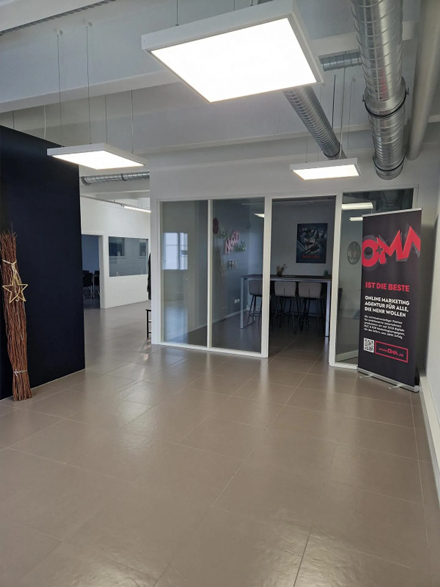 Bureaux/pratiques ultramodernes - surfaces partielles possibles - Photo 2 sur 15