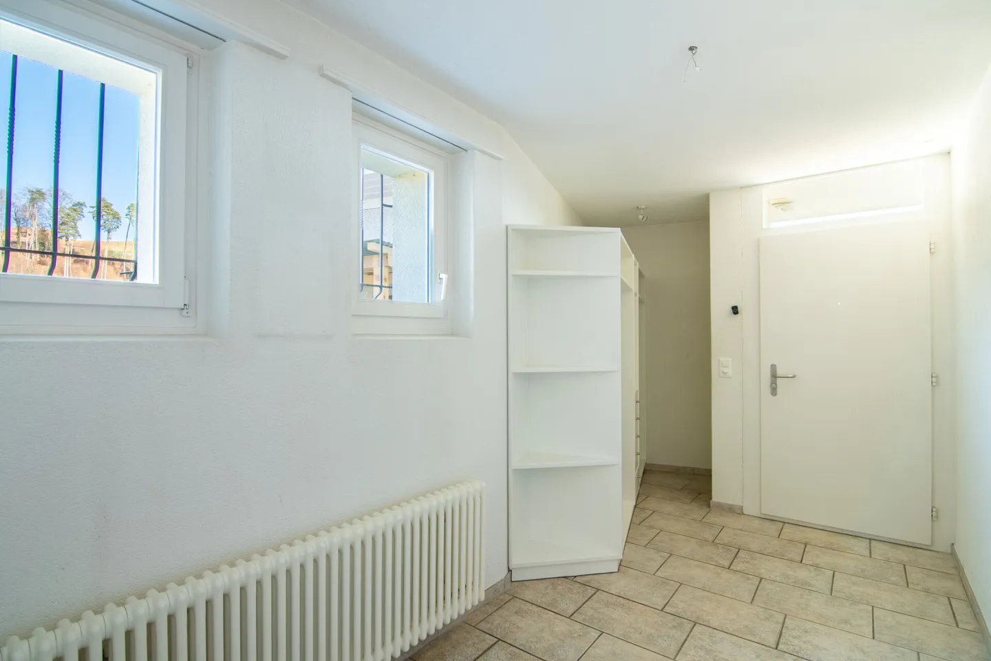 Spacious 6-Room Double Family House with Country House Character and Sunny Garden in Quiet Location near Bern. - Photo 22 of 32