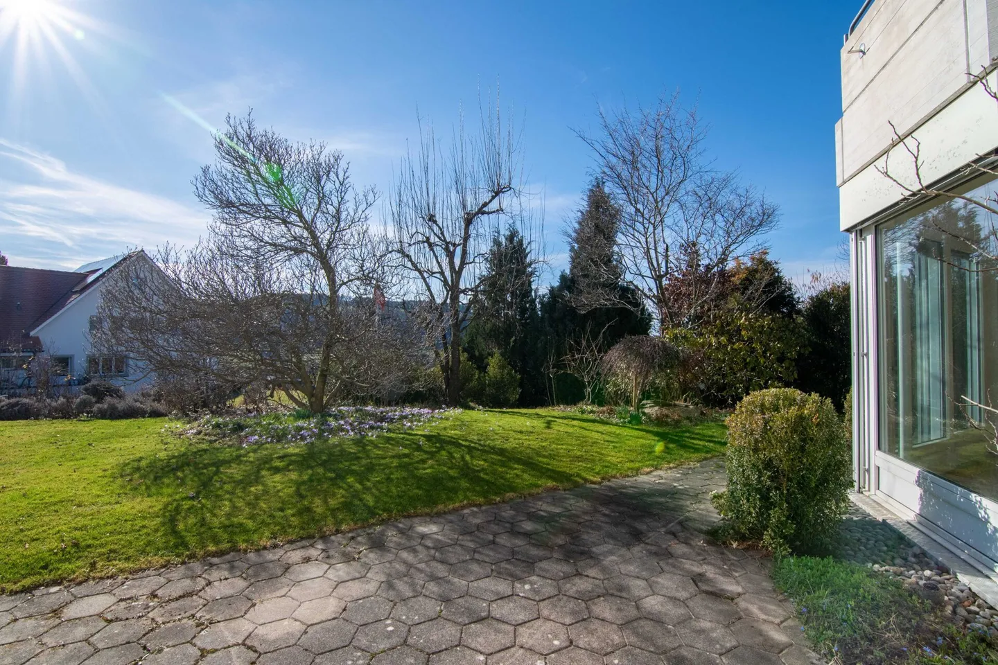 Spacious 6-Room Double Family House with Country House Character and Sunny Garden in Quiet Location near Bern. - Photo 26 of 32