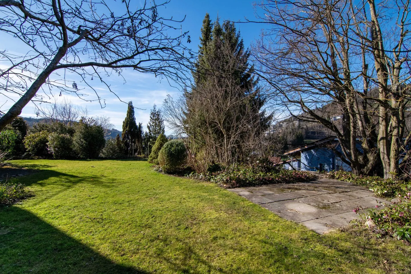 Spacious 6-Room Double Family House with Country House Character and Sunny Garden in Quiet Location near Bern. - Photo 29 of 32