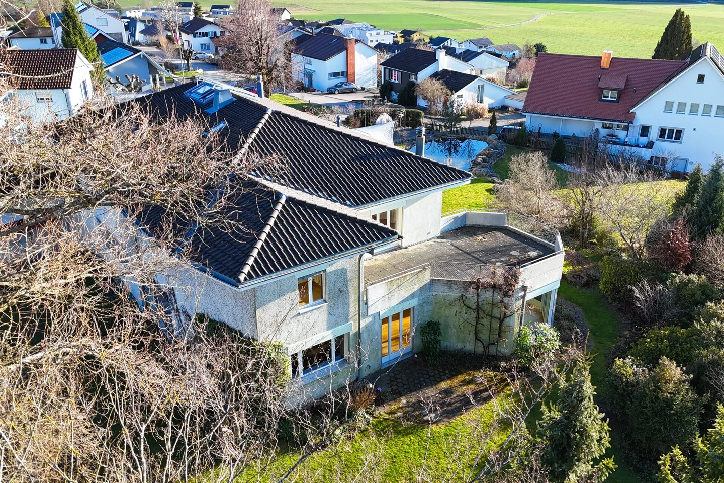 Spacious 6-Room Double Family House with Country House Character and Sunny Garden in Quiet Location near Bern. - Photo 32 of 32