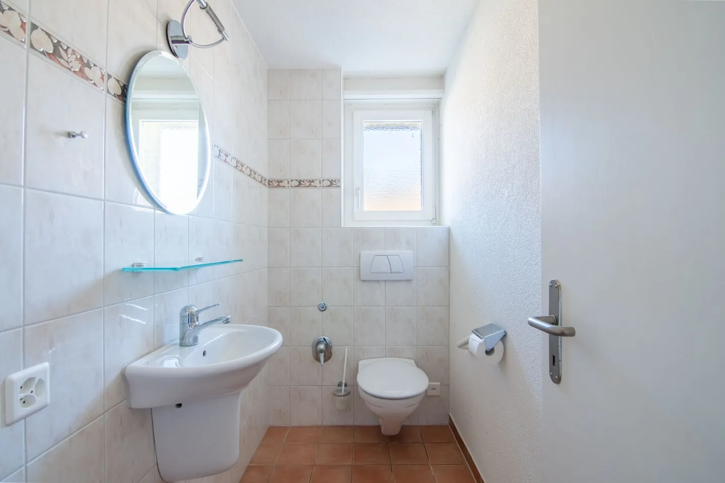 Spacious 6-Room Double Family House with Country House Character and Sunny Garden in Quiet Location near Bern. - Photo 21 of 32