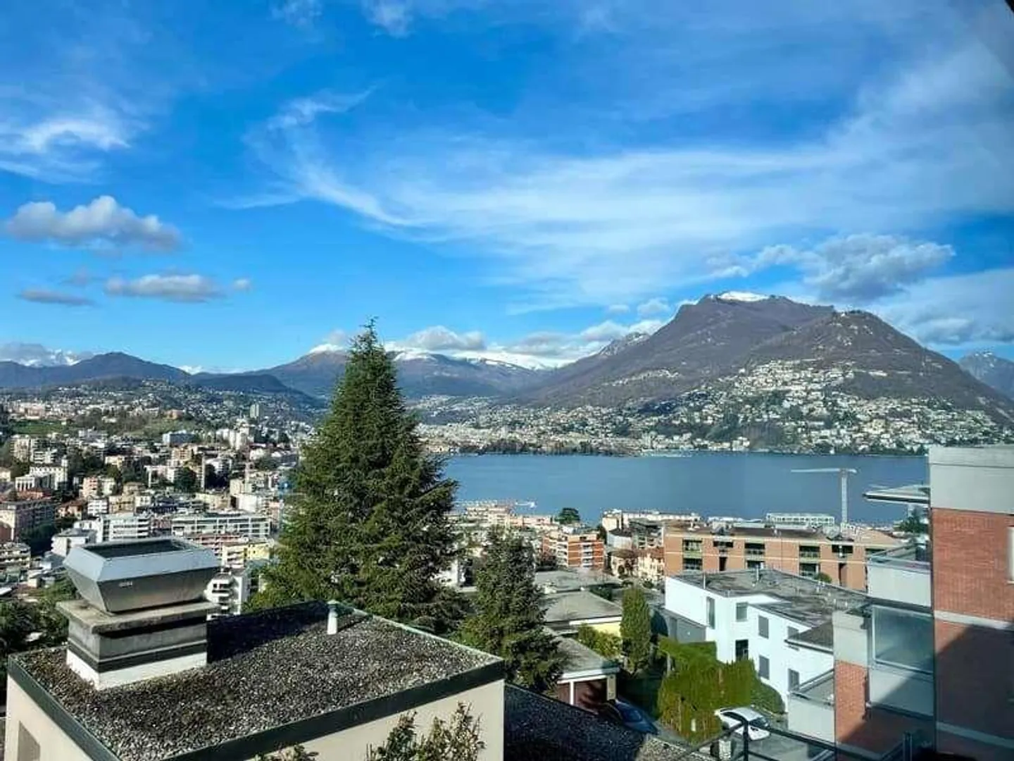 Appartamento con 3,5 stanze e vista lago - Foto 1 di 11