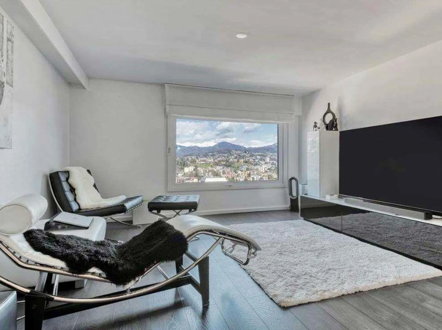 Appartamento con 3,5 stanze e vista lago - Foto 2 di 11