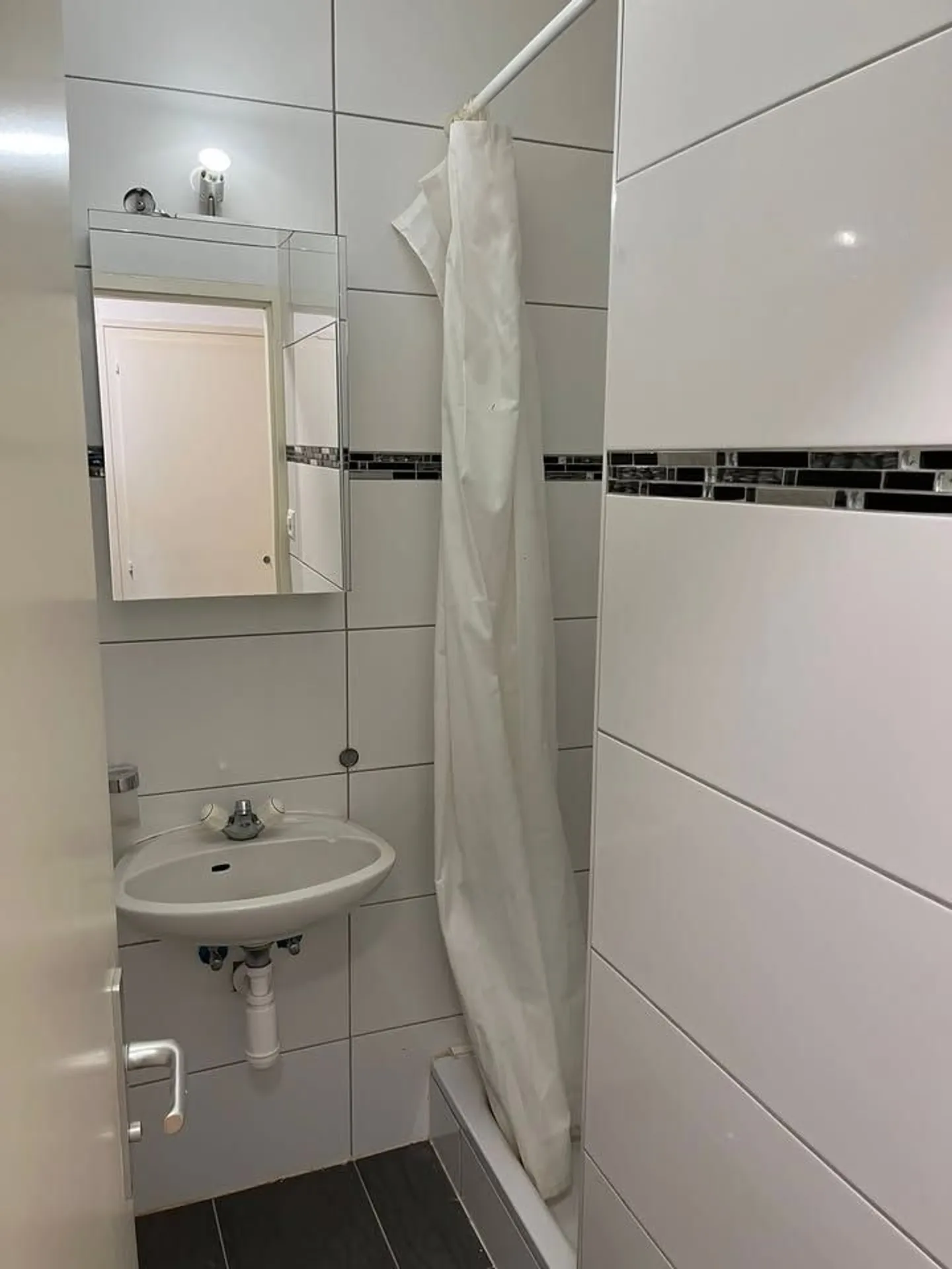 À louer - Appartement meublé 4 pièces à Genève (Rue de Bâle) - Photo 9 sur 9