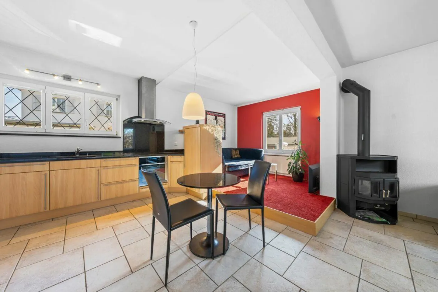 Stylish House in Prime Location - Photo 8 of 21