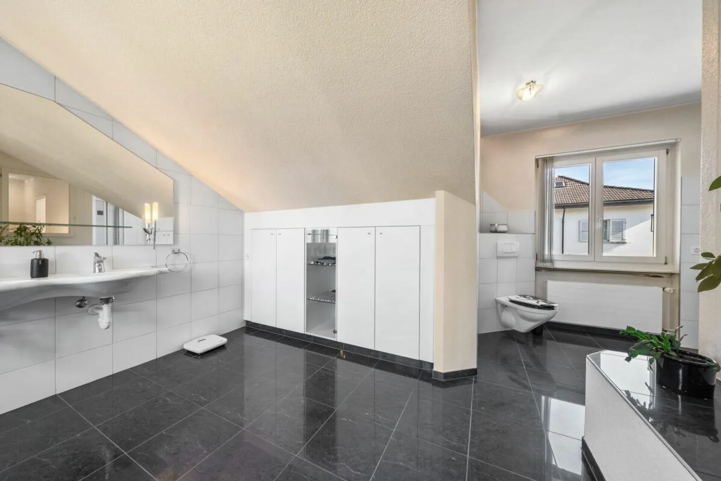 Stylish House in Prime Location - Photo 12 of 21