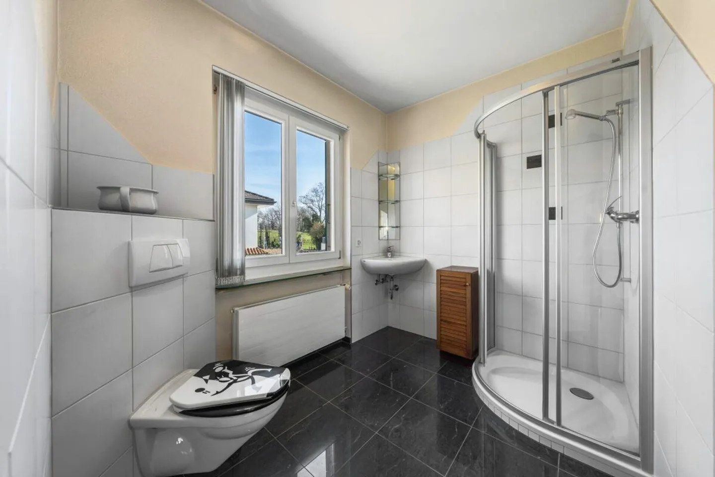 Stylish House in Prime Location - Photo 14 of 21