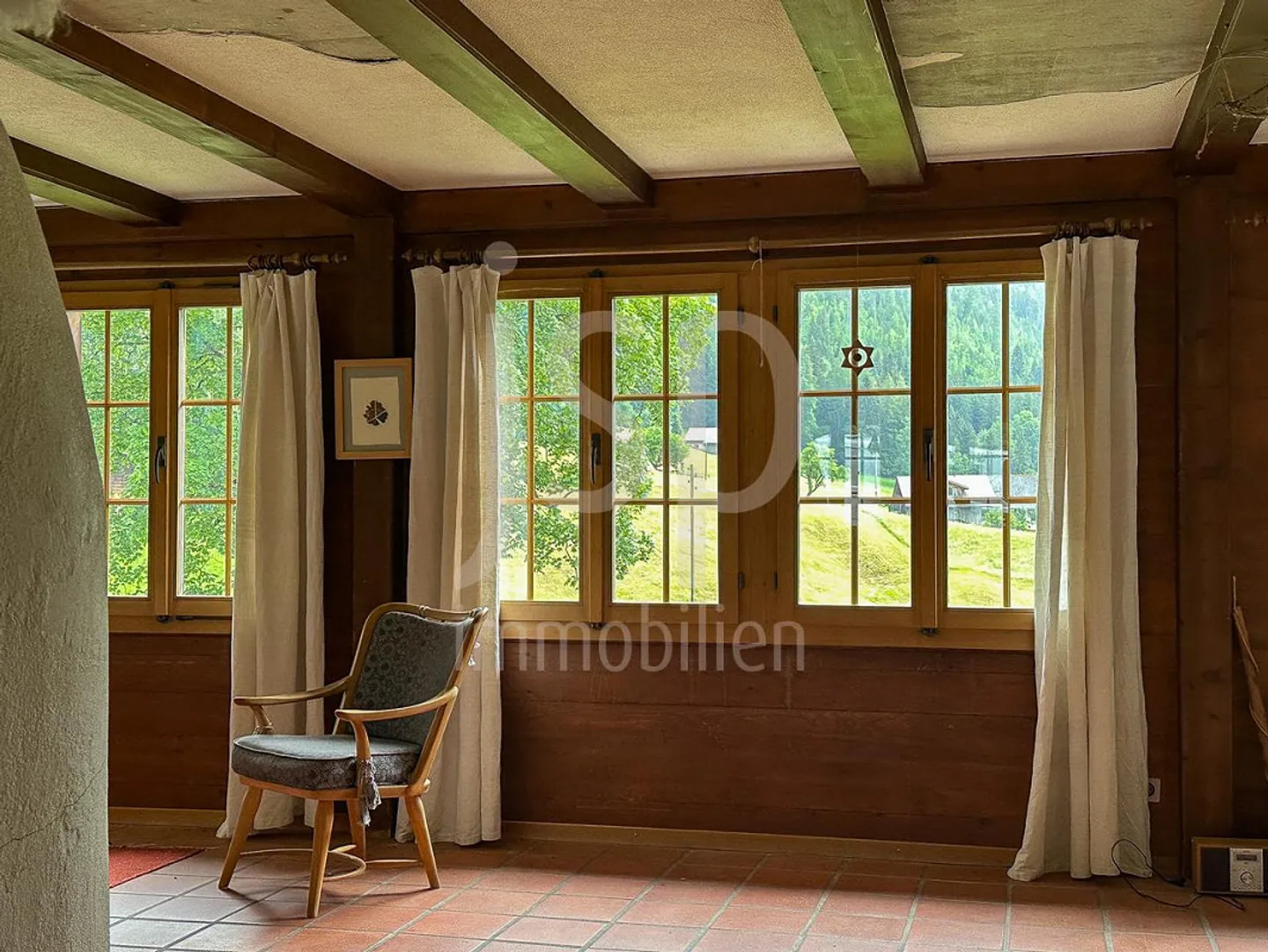 Stilvolles Chalet mit unverbaubarem Blick - Foto 4 von 27