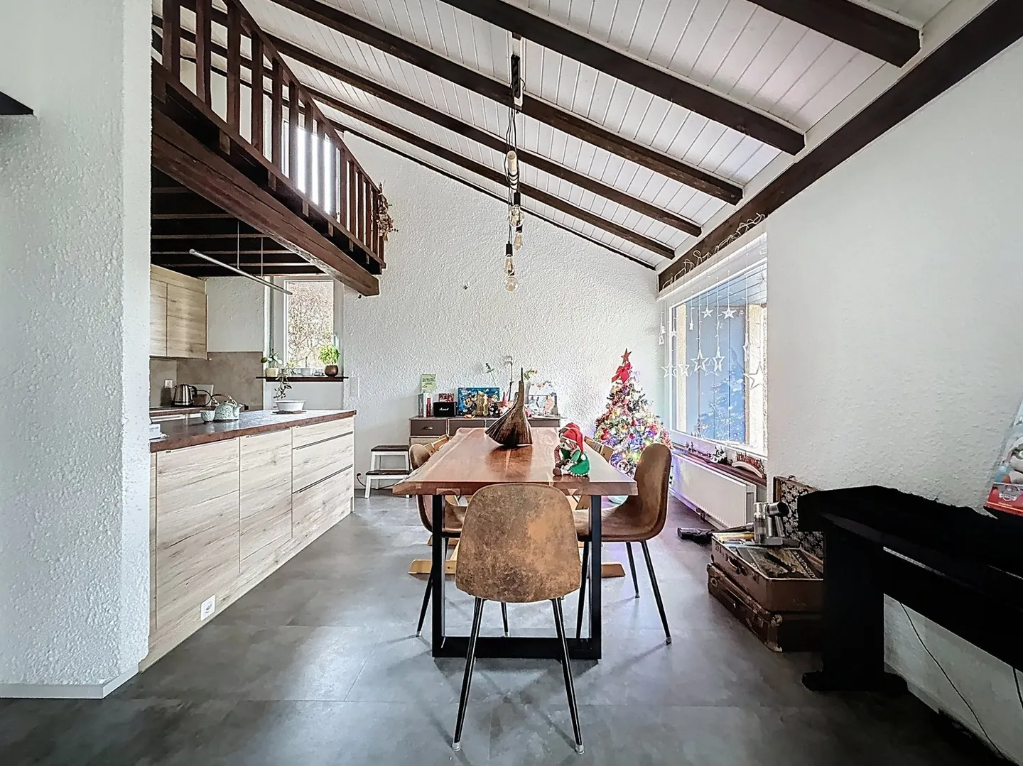 Villa avec 5,5 pièces et espace de vie séparé – Chézard-Saint-Martin - Photo 1 sur 14