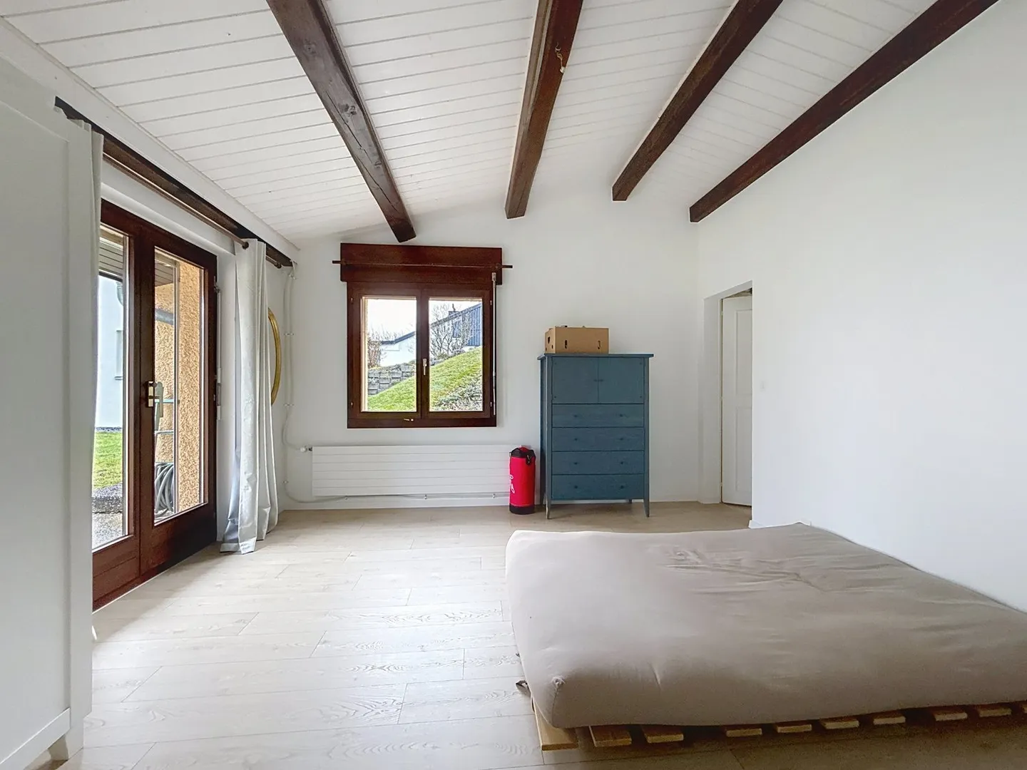 Villa avec 5,5 pièces et espace de vie séparé – Chézard-Saint-Martin - Photo 10 sur 14