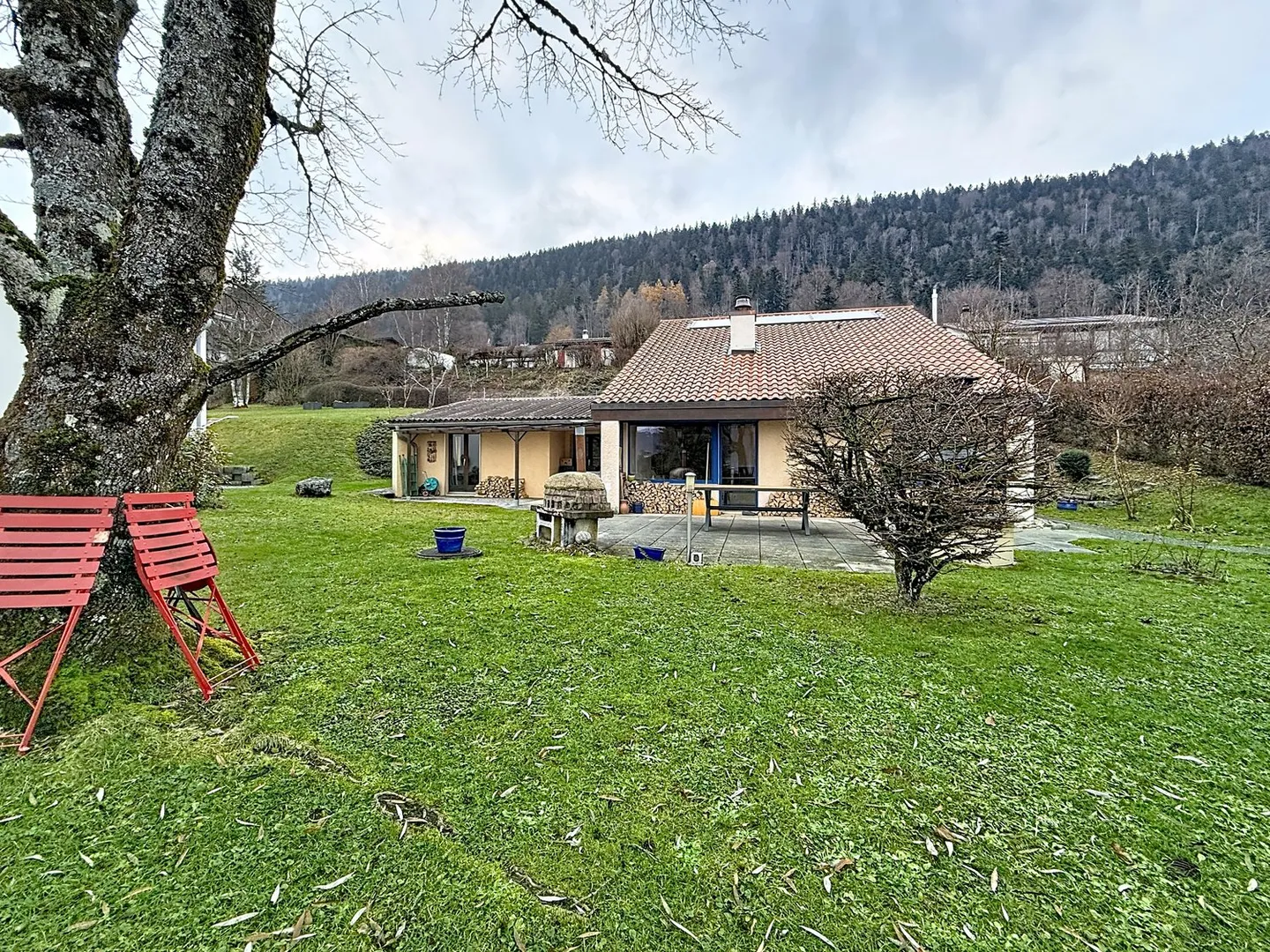Villa avec 5,5 pièces et espace de vie séparé – Chézard-Saint-Martin - Photo 14 sur 14
