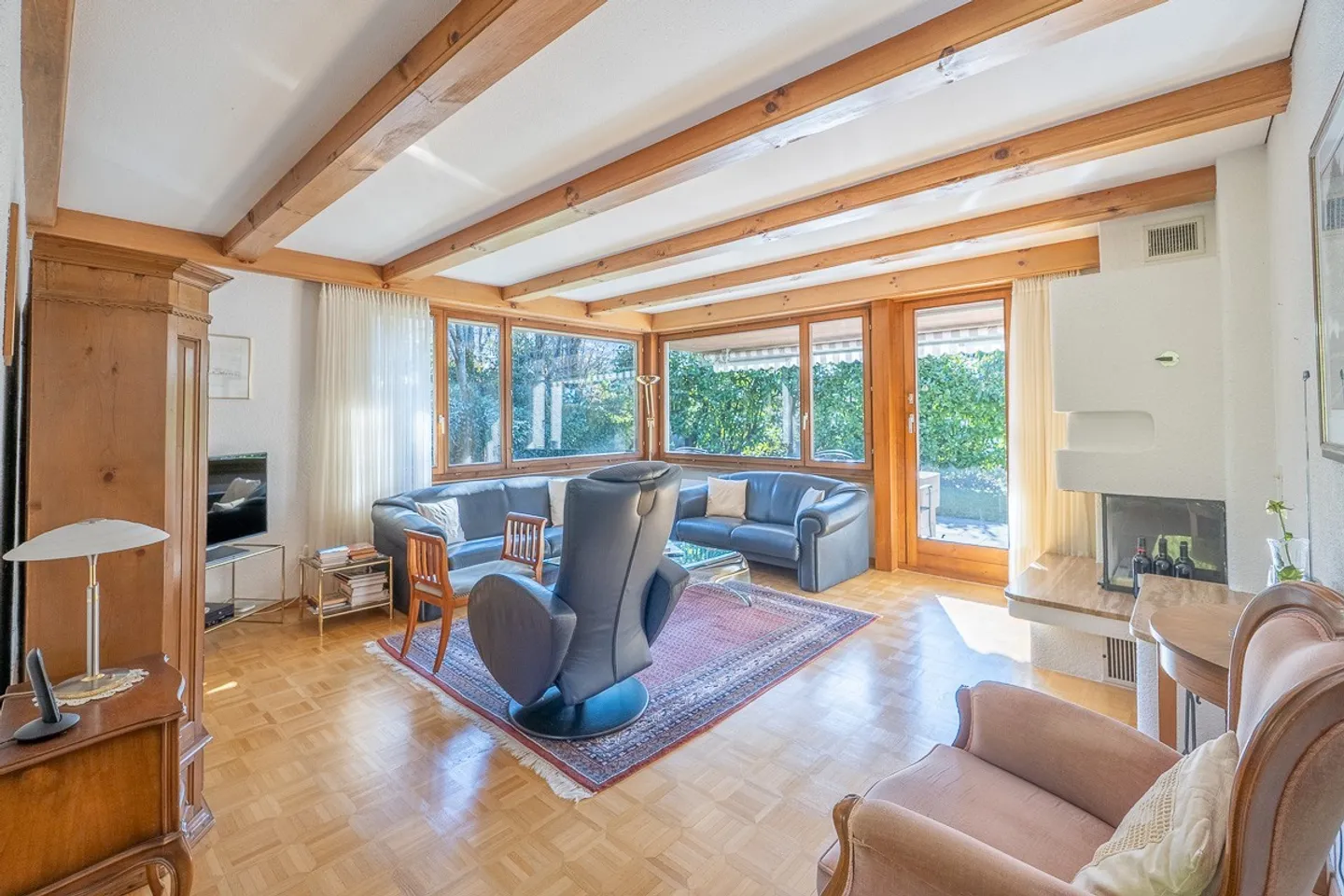 Charming single-family home with good sunlight and plenty of privacy - Photo 3 of 10