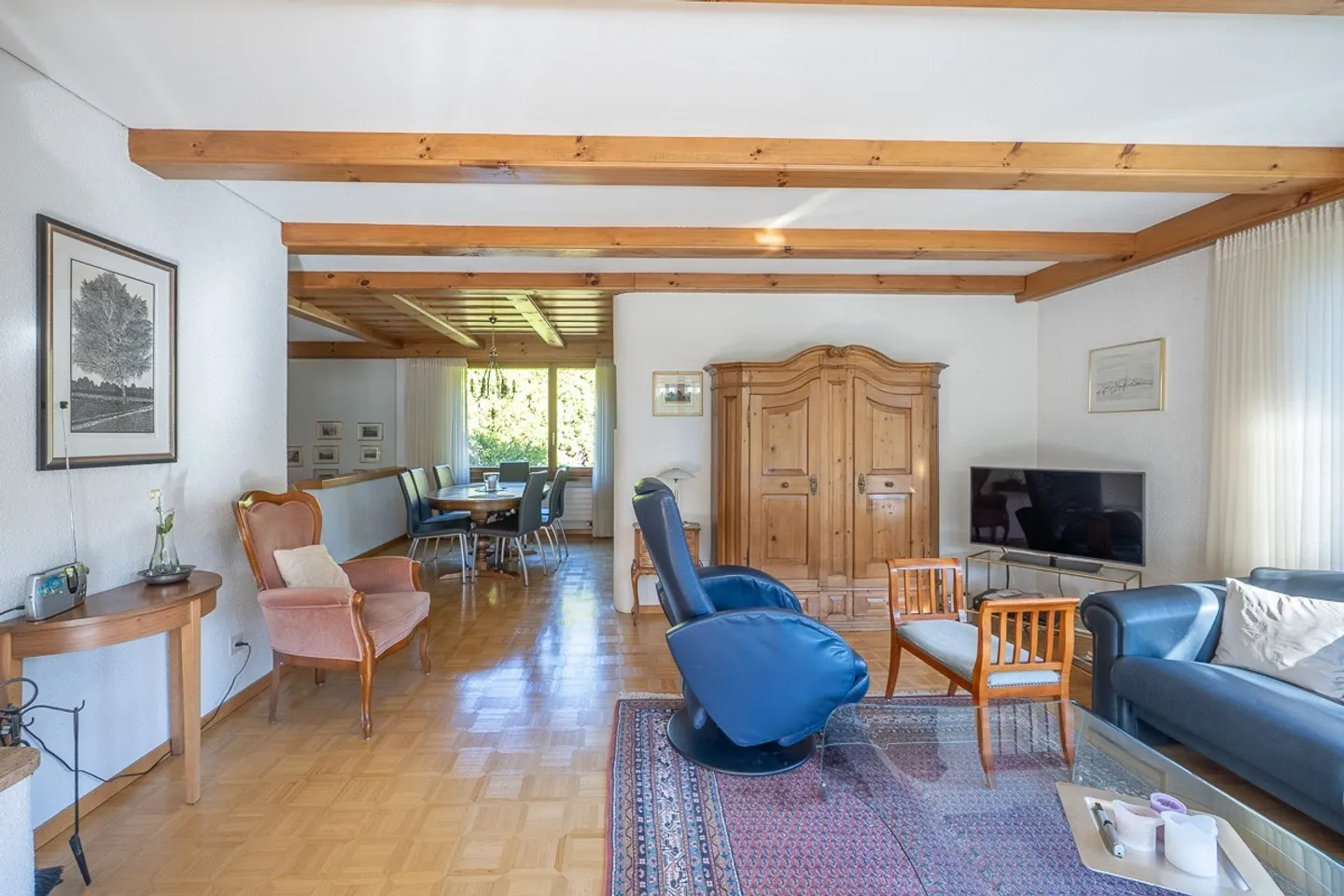 Charming single-family home with good sunlight and plenty of privacy - Photo 4 of 10