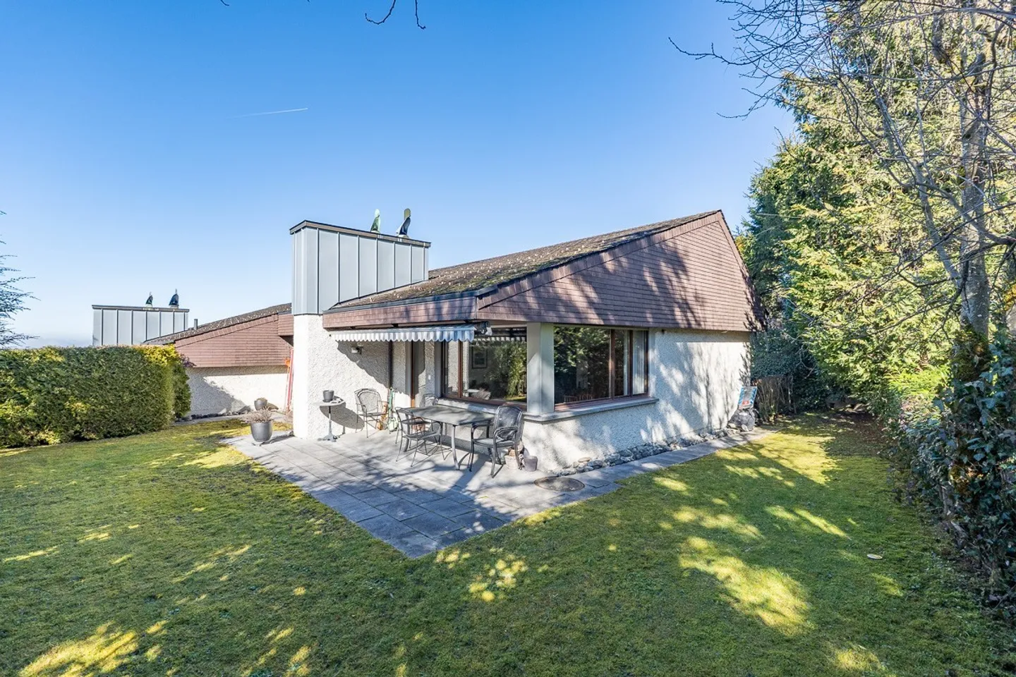 Charming single-family home with good sunlight and plenty of privacy - Photo 2 of 10