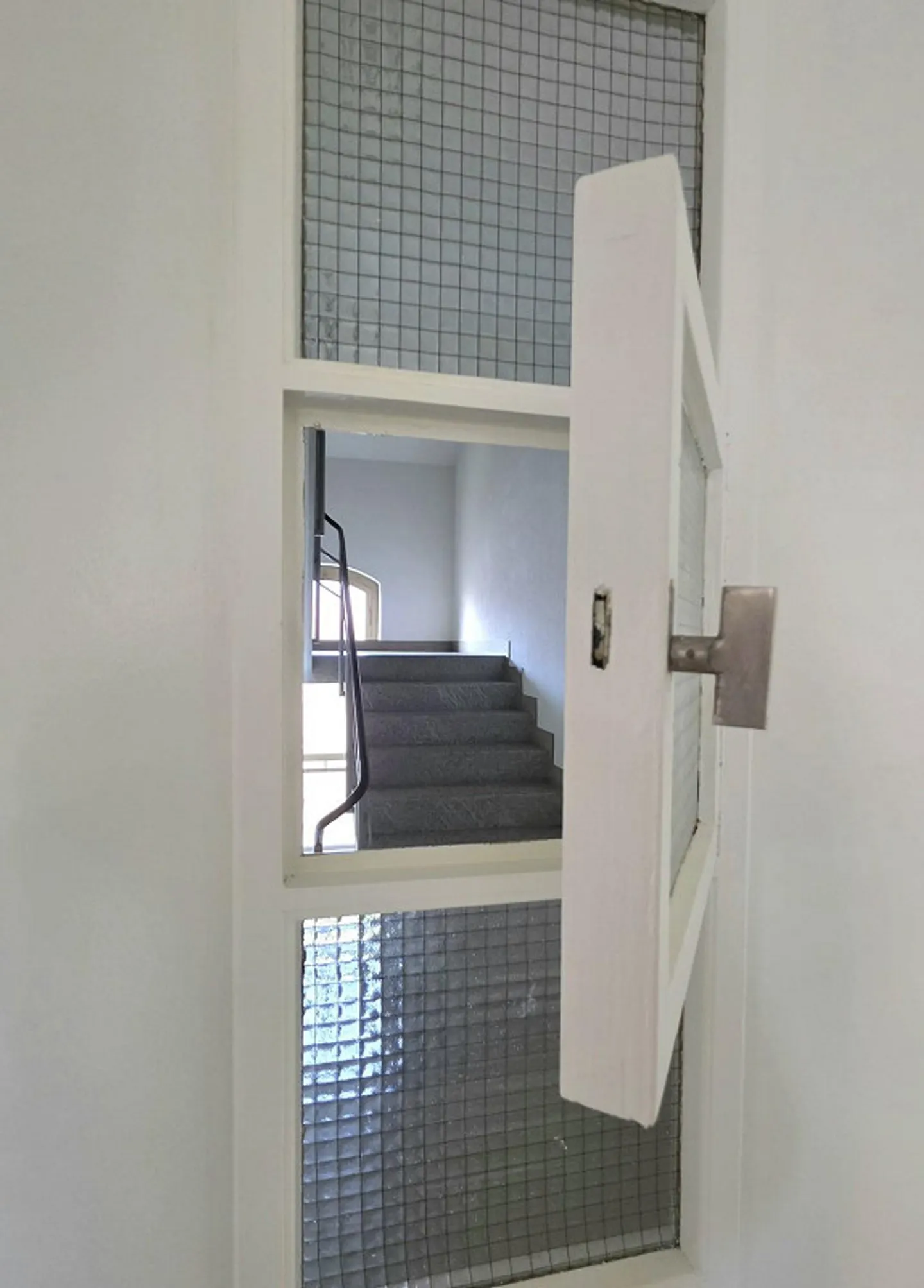 finely renovated, very quiet, garden seating area, preferred neighborhood - Photo 4 of 13