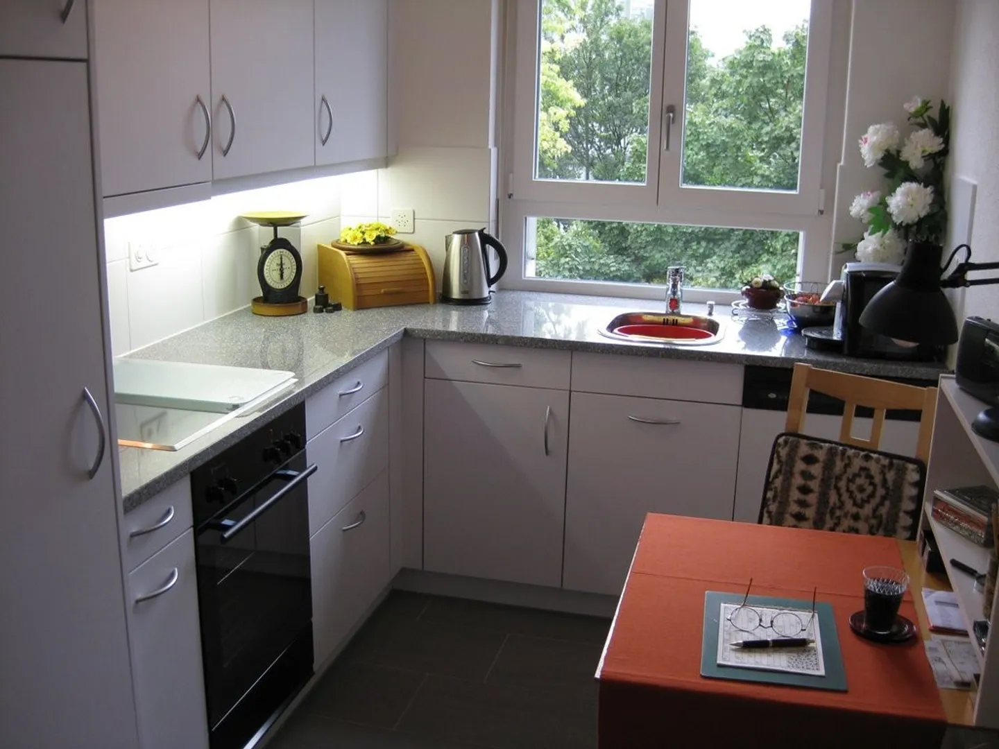 Charmant appartement 2.5 pièces - Photo 2 sur 4