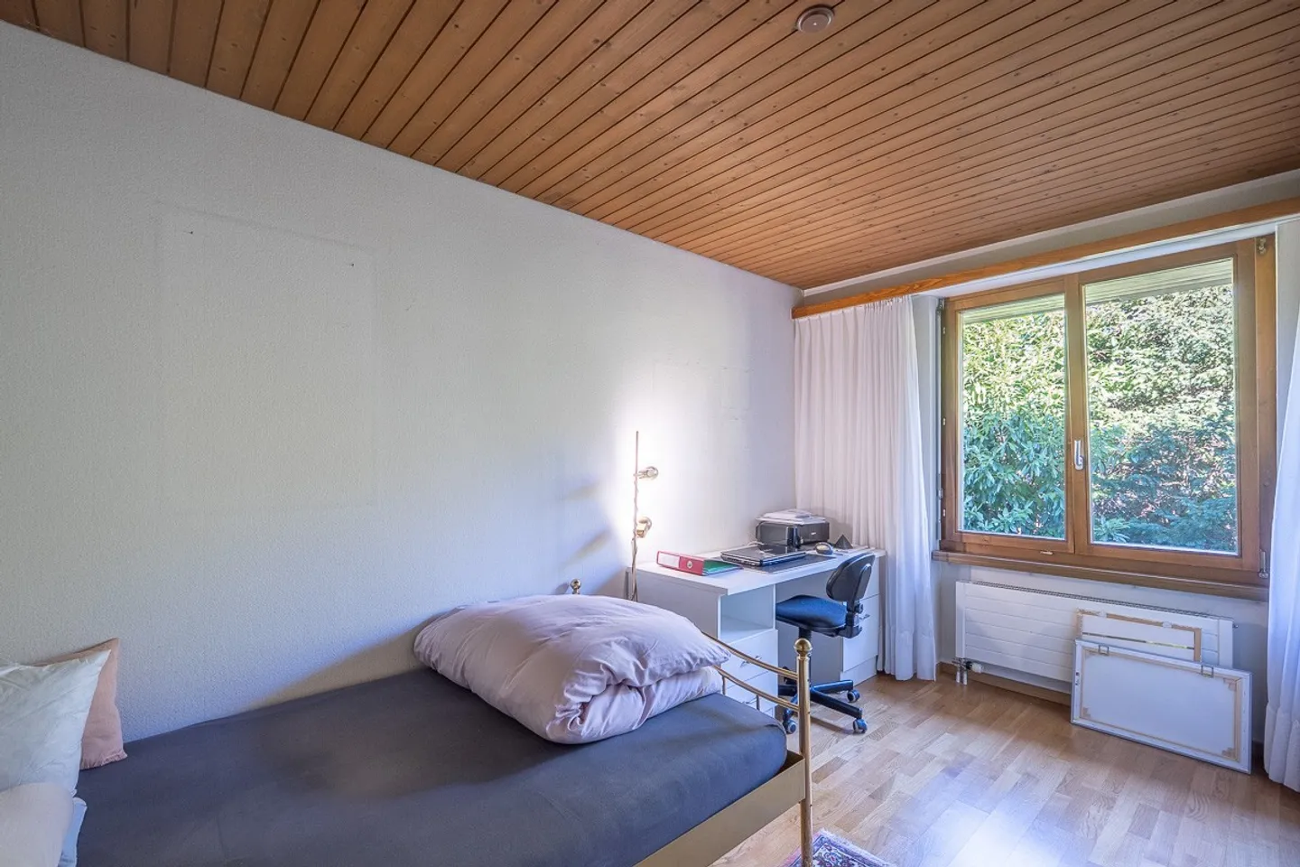 Charming single-family home with good sunlight and plenty of privacy - Photo 9 of 10